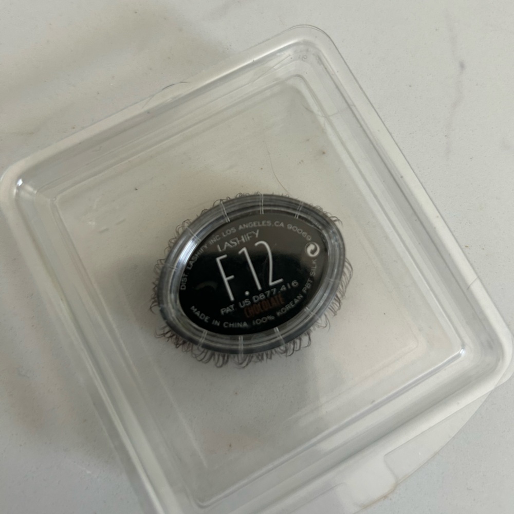 BNIB Lashify F12 in Chocolate